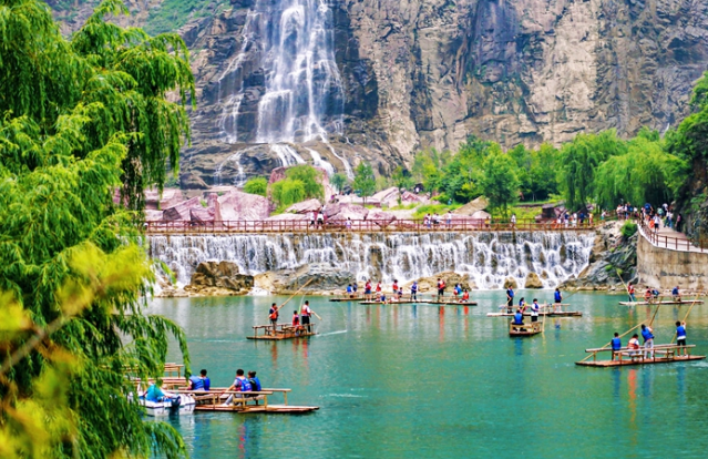 “清涼經(jīng)濟(jì)”火熱 各地文旅開(kāi)啟暑期“花式促銷”