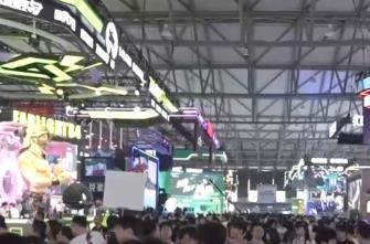 一票難求，火爆！動(dòng)漫經(jīng)濟(jì)與傳統(tǒng)產(chǎn)業(yè)跨界融合 “情緒消費(fèi)場”撬動(dòng)經(jīng)濟(jì)新支點(diǎn)