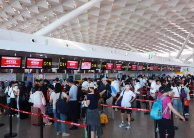 暑運(yùn)過半 鄭州機(jī)場(chǎng)旅客吞吐量超270萬人次