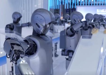 50家企業(yè)+數(shù)百款人形機器人 這場機器人大會創(chuàng)同類展會之最