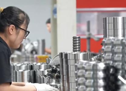 “軸”轉五洲“承”運四海 小軸承插上騰飛翅膀“轉”出大市場