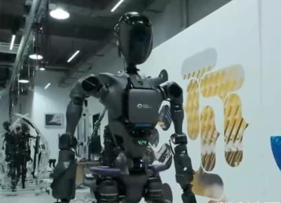 中國“智”造大放異彩 機(jī)器人產(chǎn)業(yè)迎來諸多“高光時(shí)刻”