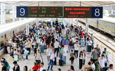 鐵路暑運(yùn)累計(jì)發(fā)送旅客7.44億人次