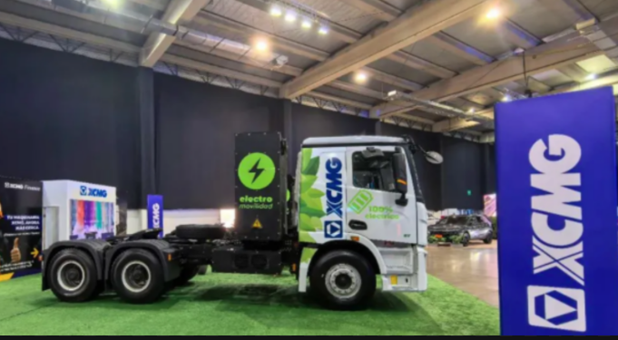 徐工新能源牽引車亮相智利展會