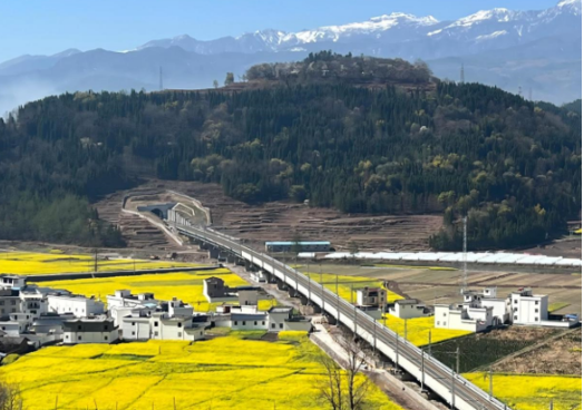 駐村幫扶故事 | 滿腔豪情駐鄉(xiāng)村，廣闊天地?zé)捈t心