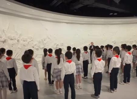 各地紅色場(chǎng)館迎來參觀熱潮 互動(dòng)式體驗(yàn)讓抗戰(zhàn)歷史“活起來”