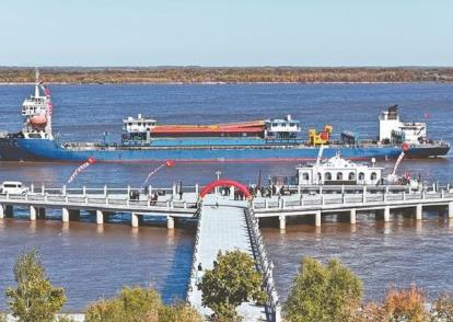 黑龍江江海聯(lián)運內(nèi)貿(mào)貨物跨境運輸首航成功