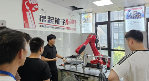 手握本科學歷，這些年輕人為何選擇“反向深造”？