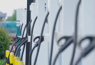 “十四五”對(duì)賬單 我國(guó)建成全球最大充電網(wǎng)絡(luò) 新能源車(chē)跨省出行“說(shuō)走就走”