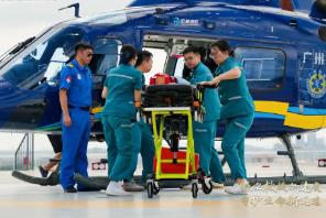 構(gòu)建低空醫(yī)療救援網(wǎng)，廣州已建立26條無(wú)人機(jī)運(yùn)輸航線、17家醫(yī)院設(shè)直升機(jī)起降點(diǎn)