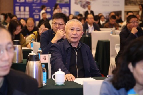 2025年零碳礦山太原論壇，君發(fā)科技董事長楊君廷分享瓦斯全濃度利用實踐