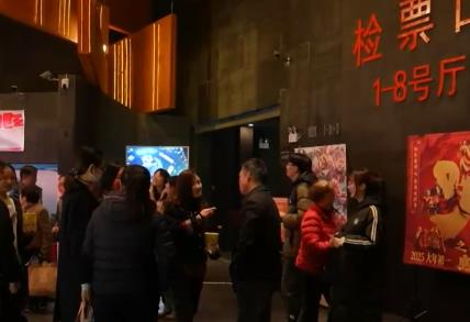 創(chuàng)新服務(wù)讓“觀影流量”變“消費(fèi)留量” “電影+”多元跨界催生千億級(jí)消費(fèi)大市場(chǎng)