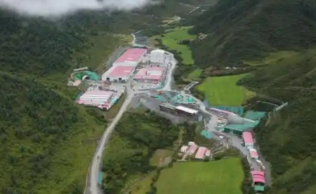 西成鐵路扎西隆隧道實現(xiàn)順利貫通