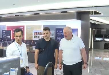 廣交會(huì)“圈粉”全球客商 多家企業(yè)迎外商“探廠”洽談熱