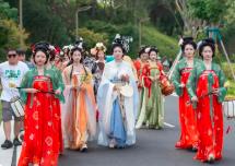 華服“舞動(dòng)”中原 激活文旅融合新動(dòng)力