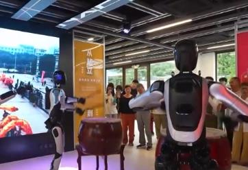 人形機(jī)器人應(yīng)用場(chǎng)景遍地開(kāi)花 催生消費(fèi)新業(yè)態(tài)