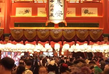 精品、精致、精彩、精美點(diǎn)亮消費(fèi)新場(chǎng)景 創(chuàng)新舉措“組合拳”撬動(dòng)經(jīng)濟(jì)新引擎