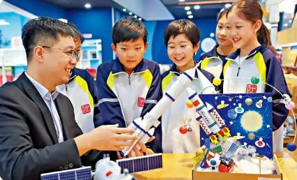 分類推進(jìn)·學(xué)科融通·學(xué)用結(jié)合——教育部新聞發(fā)布會(huì)聚焦加強(qiáng)中小學(xué)科技教育