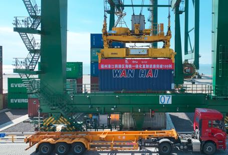 福州港集裝箱海鐵聯(lián)運一體化直卸業(yè)務(wù)突破100列