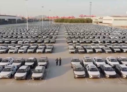 車企多元化布局“抱團(tuán)”開拓外海市場 汽車出口向“新”向“綠”態(tài)勢突出
