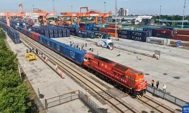 “鋼鐵駝隊(duì)”的“西”引力——看中歐班列如何重塑內(nèi)陸開放格局