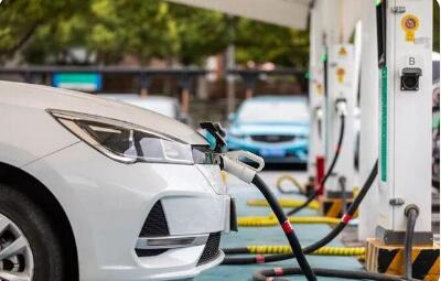 新能源汽車購(gòu)置稅政策調(diào)整在即 車市消費(fèi)熱度持續(xù)上升