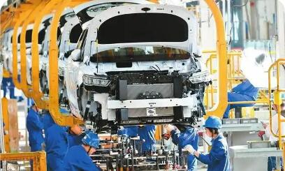 11月我國(guó)汽車(chē)月度產(chǎn)量首次超過(guò)350萬(wàn)輛