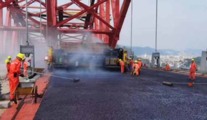 從“進(jìn)口依賴(lài)”到“中國(guó)制造”--“昆侖”瀝青以卓越品質(zhì)服務(wù)國(guó)家發(fā)展紀(jì)實(shí)