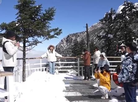 各地打造“冰雪+”消費新場景 激發(fā)消費活力