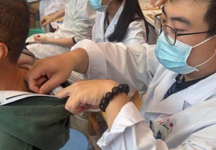 “冬病冬治”正當(dāng)時(shí)：廣州多家醫(yī)院“開貼”嶺南“三九天灸”