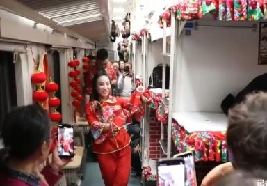 從“觀(guān)光式”到“沉浸式”文旅轉(zhuǎn)變 “列車(chē)+文化+體驗(yàn)”助力冰雪經(jīng)濟(jì)熱力全開(kāi)