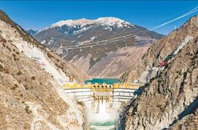 我國在建海拔最高雙曲拱壩電站 葉巴灘水電站首批機組投產(chǎn)發(fā)電