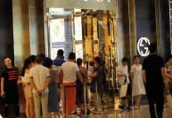 權(quán)威機(jī)構(gòu)入局激活消費(fèi) 奢侈品市場復(fù)蘇，消費(fèi)價值觀重塑