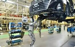 “功夫”升段商業(yè)化提速 人形機(jī)器人產(chǎn)業(yè)迎新機(jī)