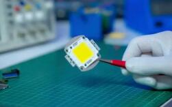 面板大廠扎堆造“芯”為哪般？