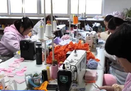 創(chuàng)意、速度讓馬年玩具市場“熱辣滾燙” 訂單火爆促企業(yè)“開足馬力”生產(chǎn)