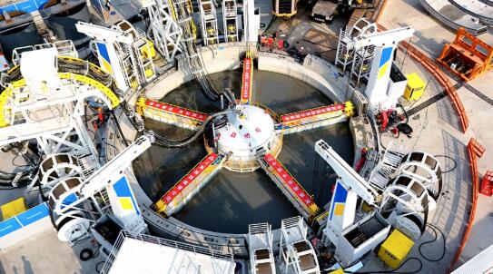 我國(guó)自主研制，全球最大直徑豎井掘進(jìn)機(jī)“啟明號(hào)”始發(fā)