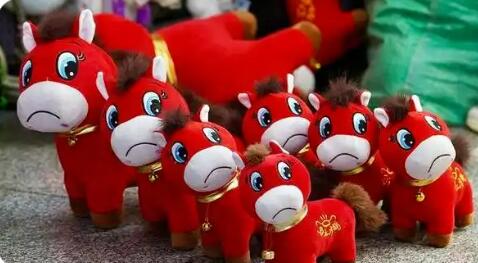 “小失誤”變“大商機” “哭哭馬”爆火點燃情緒消費新熱潮