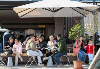 在規(guī)范中聚起外擺經(jīng)營煙火氣 上海激發(fā)消費新活力