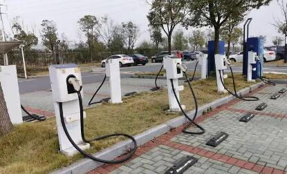 我國(guó)充電基礎(chǔ)設(shè)施數(shù)量突破2000萬(wàn)個(gè)