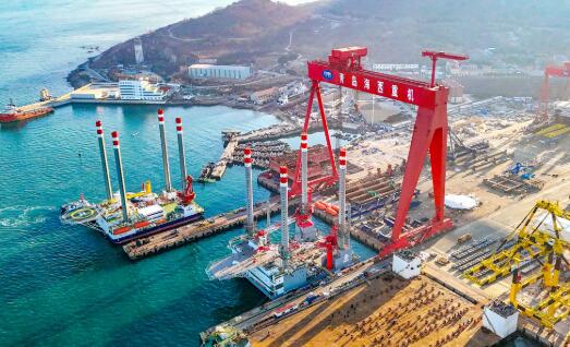 我國(guó)新一代“海上移動(dòng)島”從青島啟航發(fā)往中東交付使用