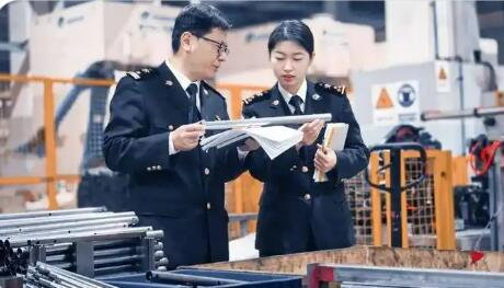 向新賽道沖刺 于精微處深研  2025年江蘇民營(yíng)企業(yè)進(jìn)出口2.65萬(wàn)億元