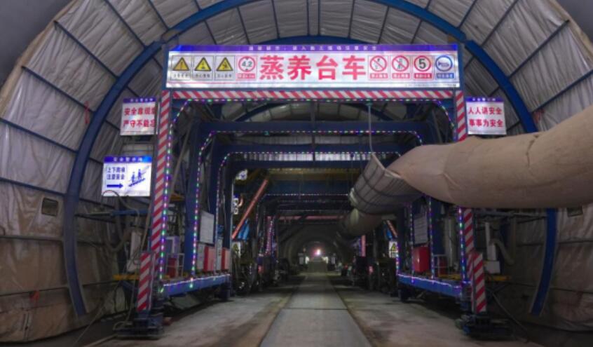延榆高鐵延安段首座隧道順利貫通