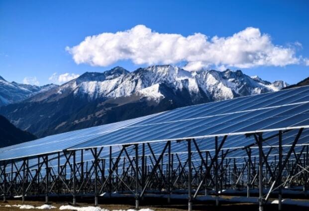 國內首個水光蓄儲一體化光伏項目并網(wǎng)發(fā)電