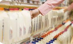 商務(wù)部：2月13日起對原產(chǎn)于歐盟的進(jìn)口相關(guān)乳制品征收反補(bǔ)貼稅