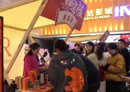 票房領(lǐng)跑全球、題材多元綻放：中國電影市場(chǎng)迎馬年“開門紅” 點(diǎn)燃新春消費(fèi)熱潮