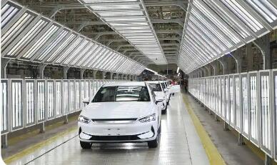 鋰價(jià)上行、芯片供應(yīng)趨緊、購(gòu)置稅調(diào)整  三重壓力倒逼汽車產(chǎn)業(yè)鏈加速重構(gòu)