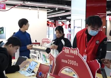 春節(jié)消費(fèi)市場(chǎng)表現(xiàn)火熱 “政策禮包”激發(fā)消費(fèi)者“煥新”熱情
