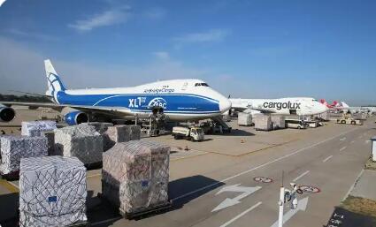 2025年我國(guó)民用運(yùn)輸機(jī)場(chǎng)三大指標(biāo)再創(chuàng)歷史新高