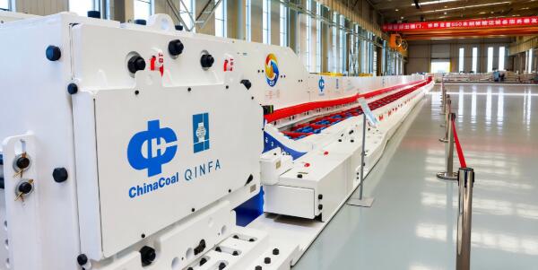 世界首套！中國中煤550米超長工作面刮板輸送成套裝備交付投產(chǎn)